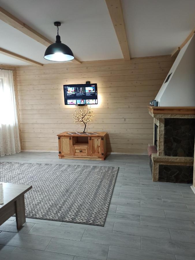 Brand New 2020 Specious Apartment Druzi 2 Palyanytsya Exterior foto